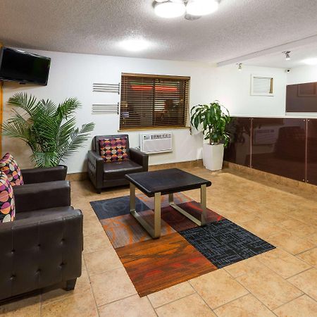 Super 8 By Wyndham Dubuque Motel Luaran gambar