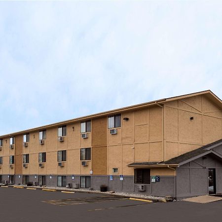 Super 8 By Wyndham Dubuque Motel Luaran gambar