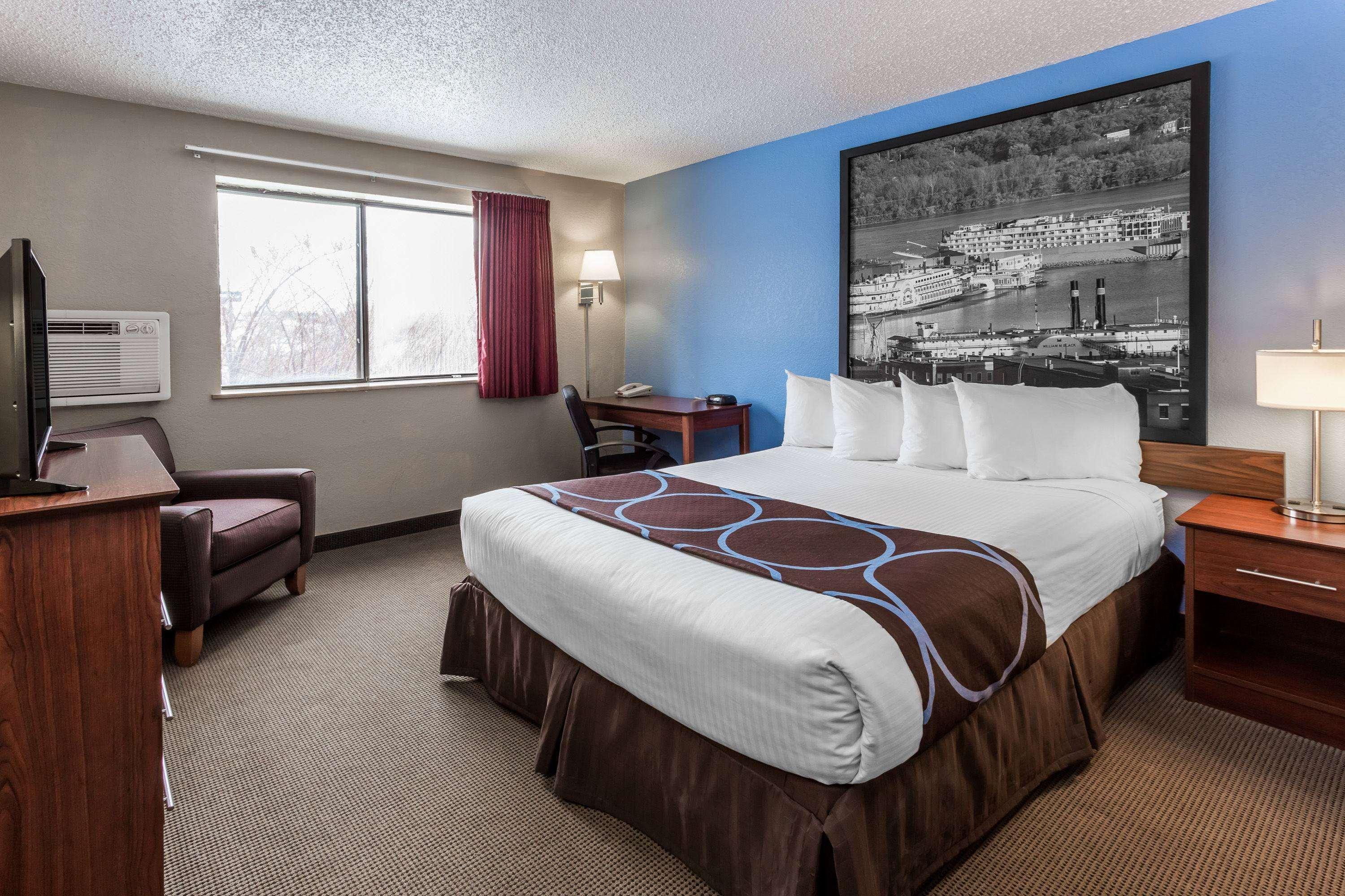 Super 8 By Wyndham Dubuque Motel Luaran gambar