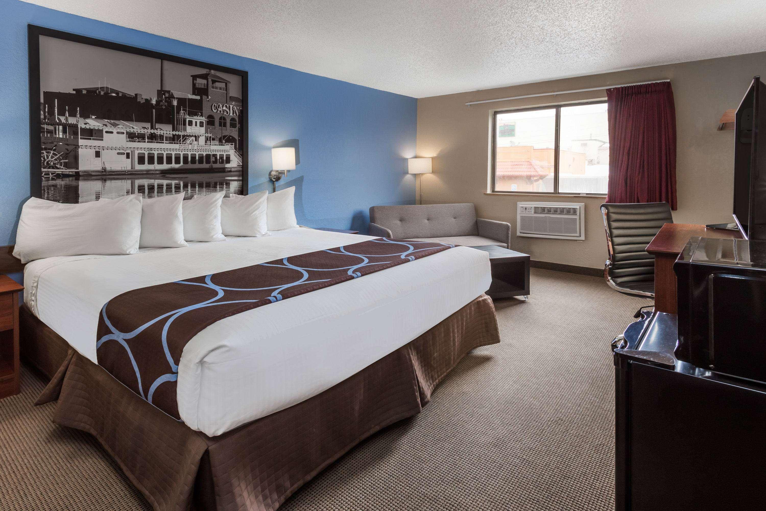 Super 8 By Wyndham Dubuque Motel Luaran gambar