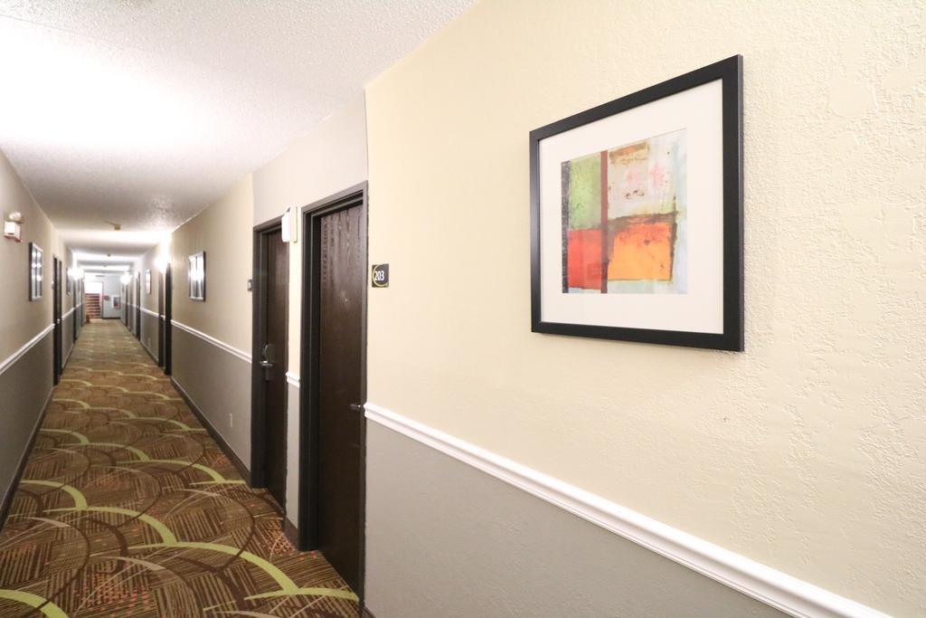 Super 8 By Wyndham Dubuque Motel Luaran gambar