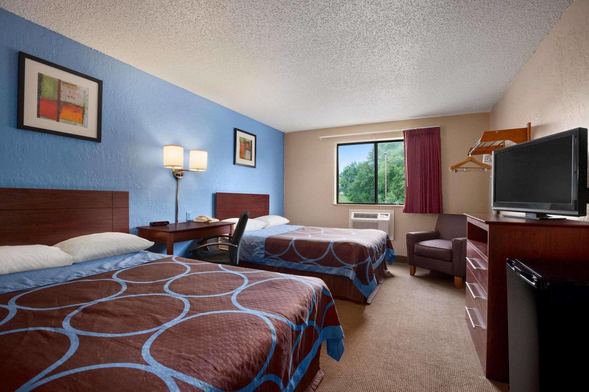 Super 8 By Wyndham Dubuque Motel Luaran gambar