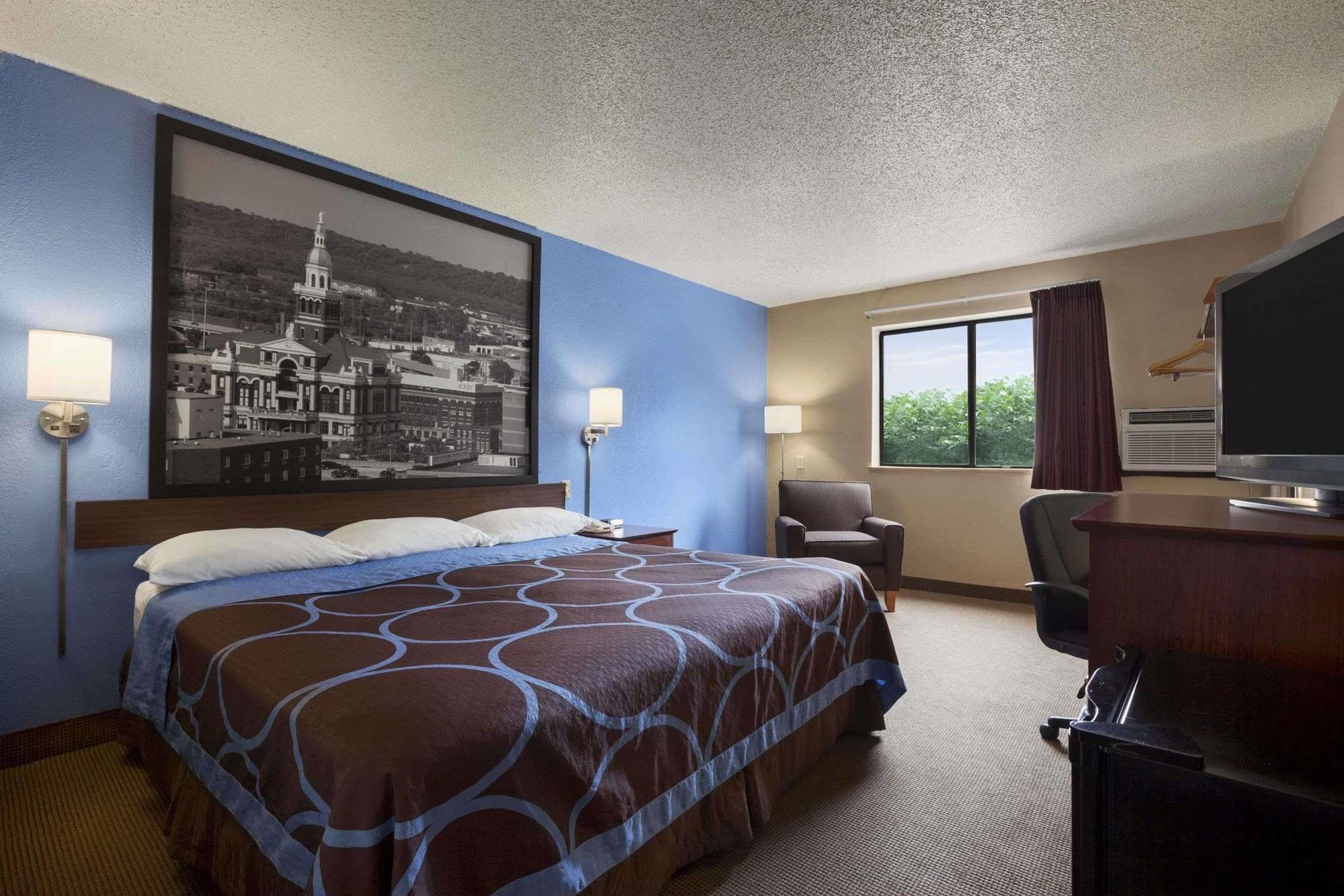 Super 8 By Wyndham Dubuque Motel Luaran gambar