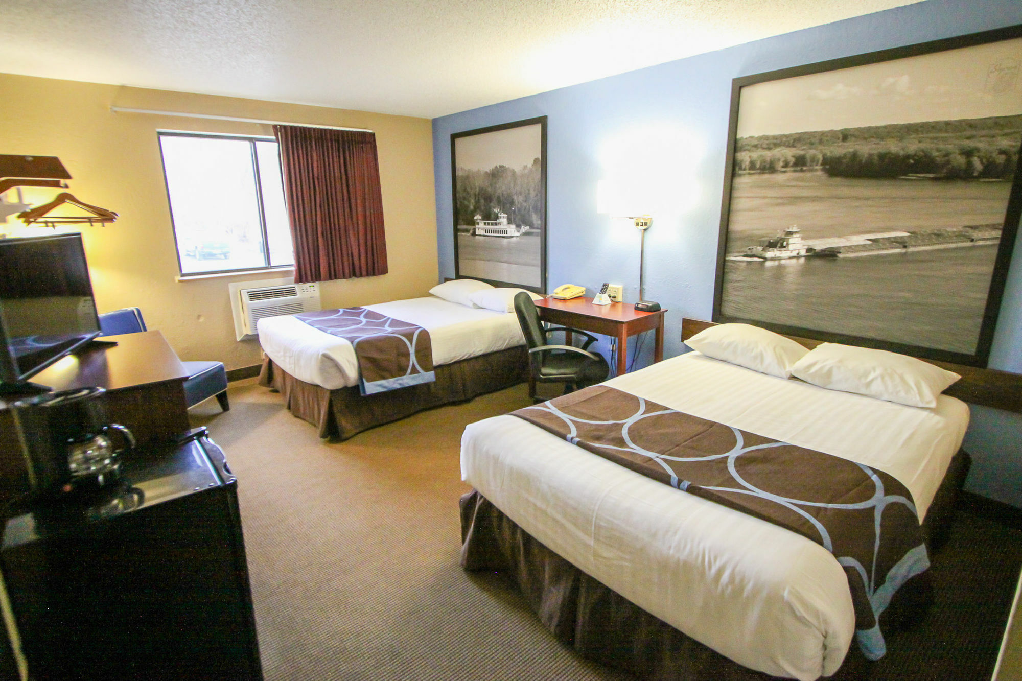 Super 8 By Wyndham Dubuque Motel Luaran gambar
